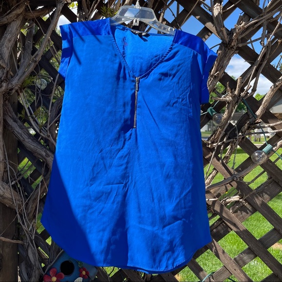 Express Blue V-neck Top - Picture 2 of 4